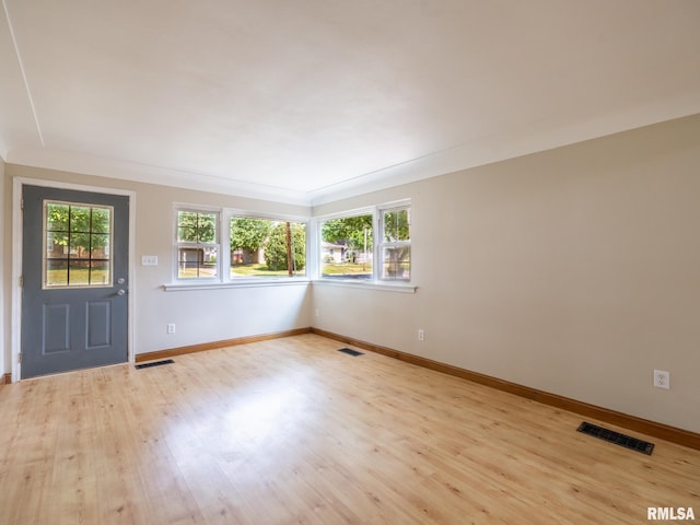 1505 N 9th St, Pekin, IL 61554 - unfurnished room with light wood-type flooring