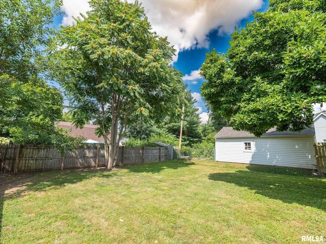 3 Starcevich Ct, Pekin, IL 61554 - view of fenced backyard
