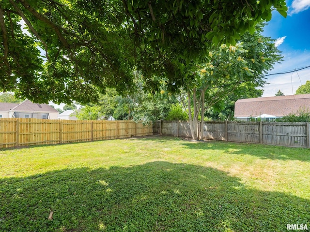 3 Starcevich Ct, Pekin, IL 61554 - view of fenced backyard