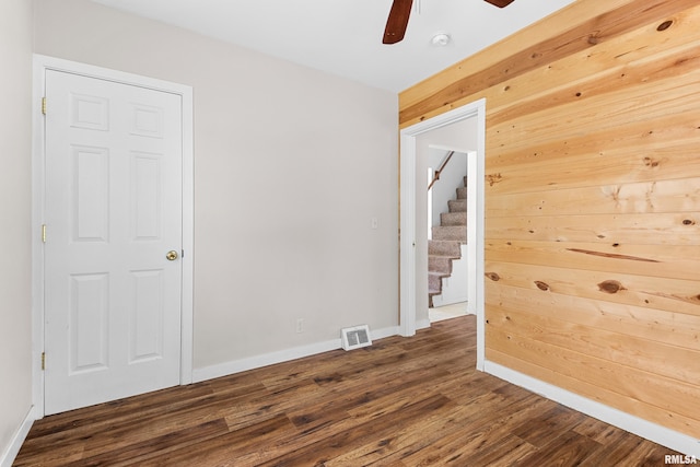 2046 W Wilson Ave, Peoria, IL 61604 - spare room featuring a ceiling fan, dark wood-style floors, and a smoke detector