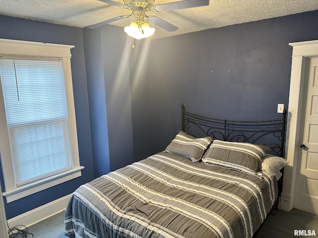 146 W Locust St, Canton, IL 61520 - bedroom featuring carpet, a ceiling fan, and a textured ceiling