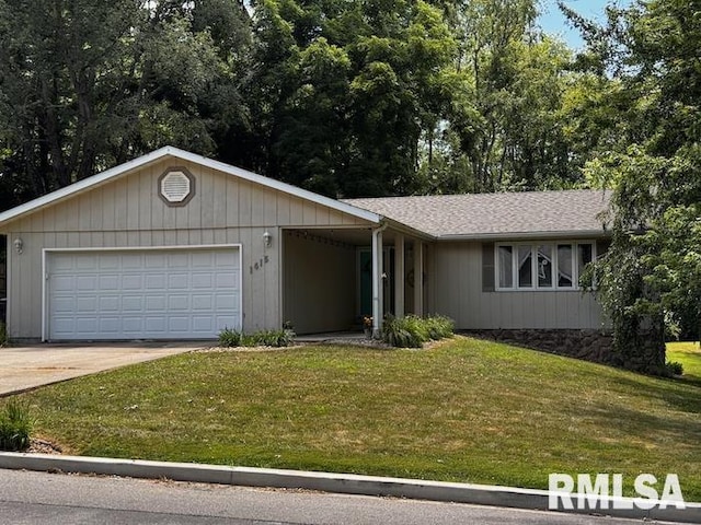 1415 E Sycamore St, Canton, IL 61520 - single story home with an attached garage, a front yard, and driveway