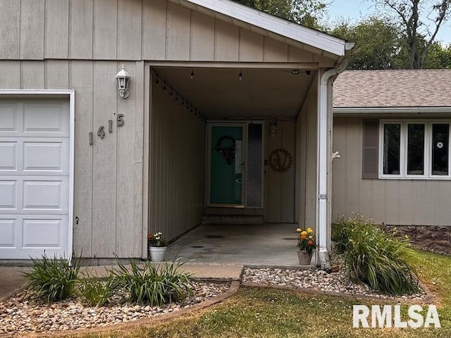 1415 E Sycamore St, Canton, IL 61520 - doorway to property featuring a garage and roof with shingles