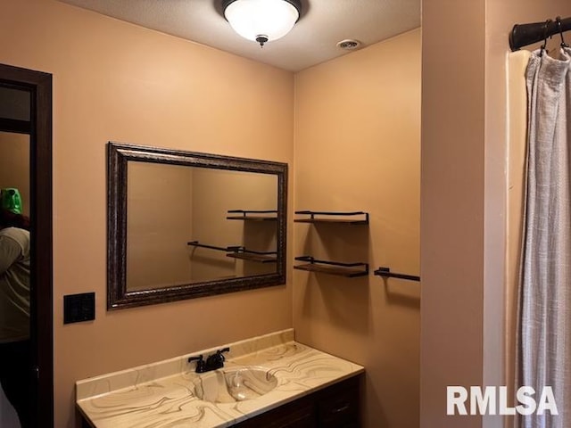 1415 E Sycamore St, Canton, IL 61520 - bathroom featuring vanity