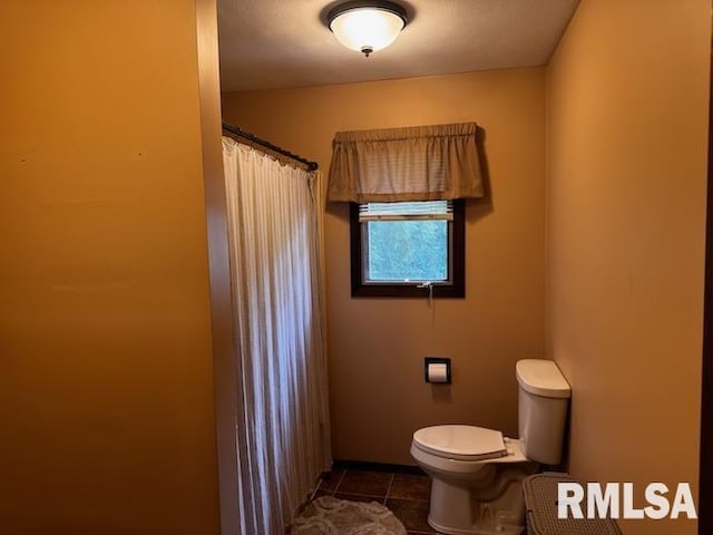 1415 E Sycamore St, Canton, IL 61520 - bathroom featuring tile patterned floors and curtained shower