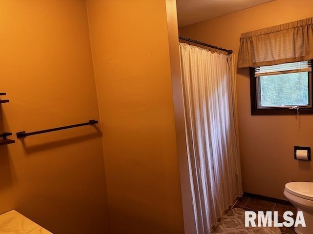 1415 E Sycamore St, Canton, IL 61520 - full bathroom with tile patterned floors and a shower with curtain