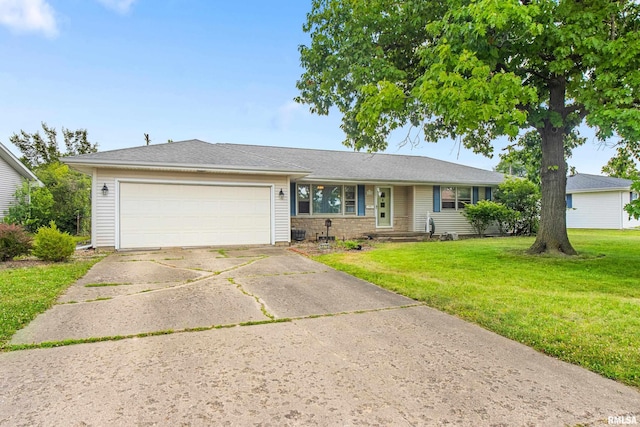 6410 N Greenmont Rd, Peoria, IL 61614 - ranch-style home featuring an attached garage, driveway, and a front yard