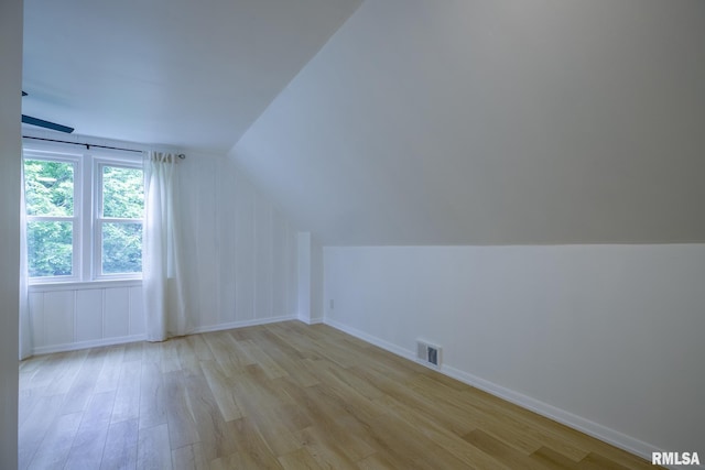 2129 Fondulac Dr, East Peoria, IL 61611 - bonus room featuring light wood-style flooring and lofted ceiling