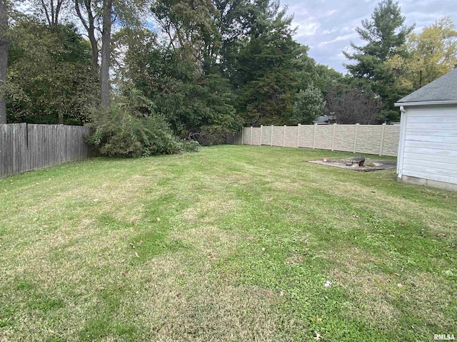 8701-8703 N Picture Ridge Rd, Peoria, IL 61615 - view of fenced backyard