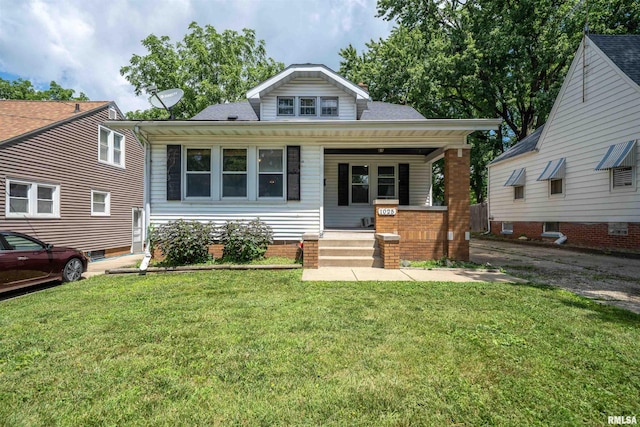 1025 E Maywood Ave, Peoria, IL 61603 - view of front facade featuring a porch, a front lawn, and roof with shingles