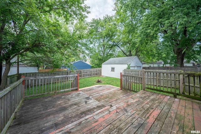1025 E Maywood Ave, Peoria, IL 61603 - deck featuring a fenced backyard