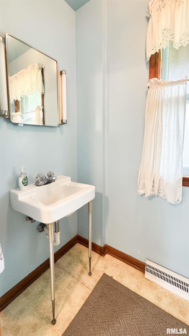 1113 N Summit Blvd, Peoria, IL 61606 - bathroom with tile patterned flooring and baseboards