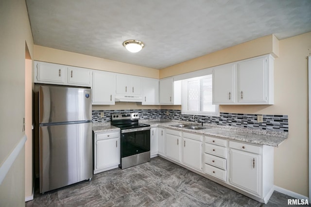 2705 W Millbrook Ct, Peoria, IL 61615 - kitchen featuring stainless steel appliances, white cabinetry, backsplash, and under cabinet range hood