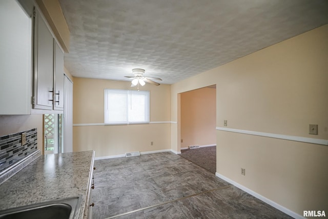 2705 W Millbrook Ct, Peoria, IL 61615 - kitchen featuring a ceiling fan, light countertops, and a textured ceiling