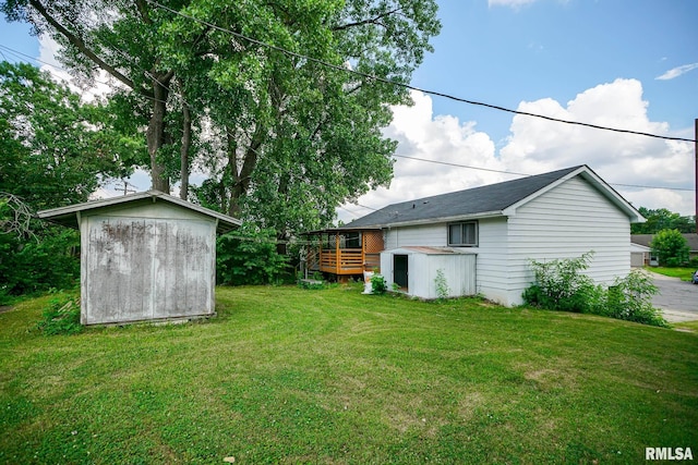 2705 W Millbrook Ct, Peoria, IL 61615 - view of grassy yard with a storage shed and a wooden deck