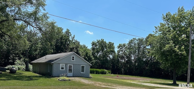 728 Hanna Dr, Pekin, IL 61554 - view of home's exterior with a yard and an outdoor structure