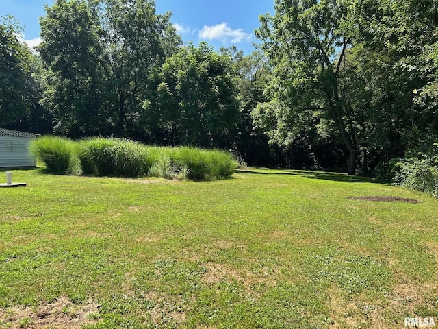 728 Hanna Dr, Pekin, IL 61554 - view of green lawn