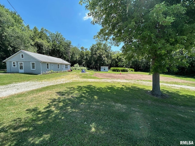 728 Hanna Dr, Pekin, IL 61554 - view of green lawn