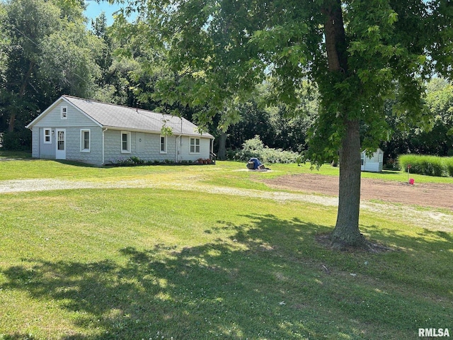 728 Hanna Dr, Pekin, IL 61554 - view of green lawn