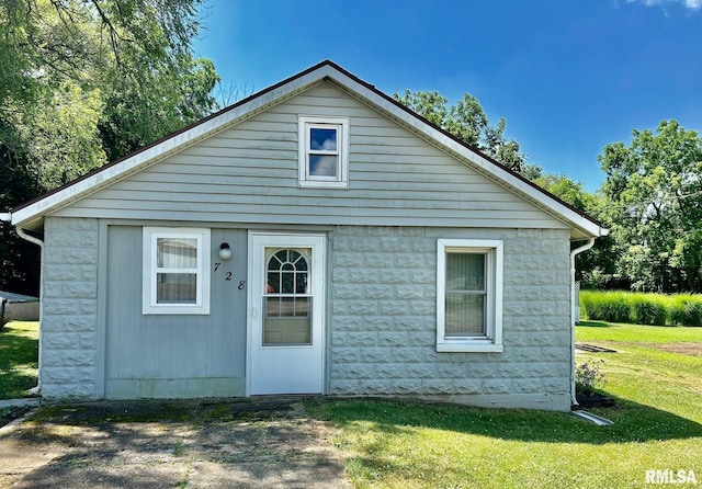 728 Hanna Dr, Pekin, IL 61554 - view of front of house featuring a front yard