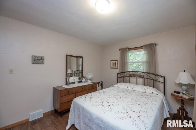 1701 Woodland Knolls Rd, Metamora, IL 61548 - bedroom with wood finished floors and baseboards
