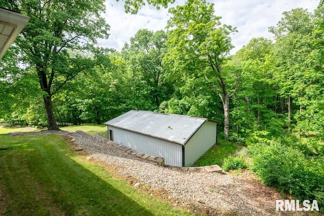 1701 Woodland Knolls Rd, Metamora, IL 61548 - view of pole building featuring a wooded view and a yard