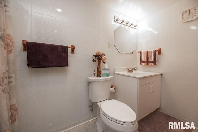 1701 Woodland Knolls Rd, Metamora, IL 61548 - full bath with vanity and tile walls