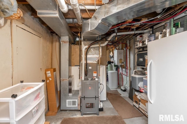 1701 Woodland Knolls Rd, Metamora, IL 61548 - utility room with water heater