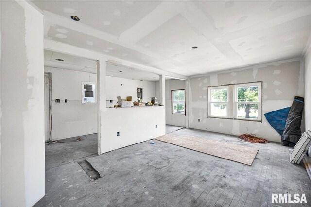 310 W Martin St, Abingdon, IL 61410 - view of unfurnished living room