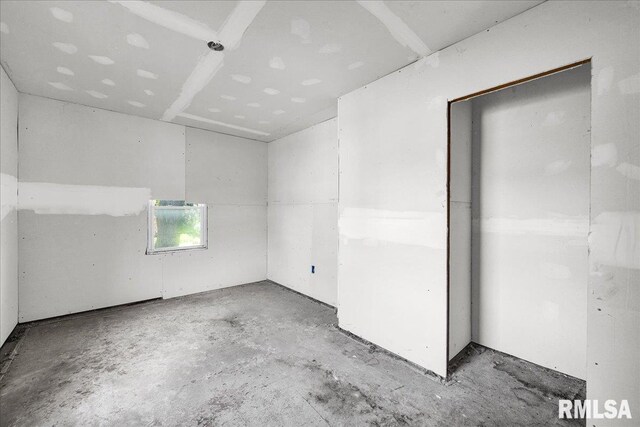 310 W Martin St, Abingdon, IL 61410 - view of spare room