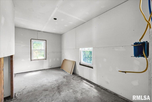 310 W Martin St, Abingdon, IL 61410 - spare room with healthy amount of natural light