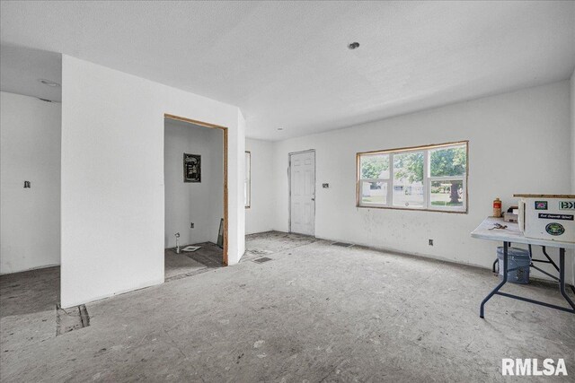 310 W Martin St, Abingdon, IL 61410 - view of unfurnished room