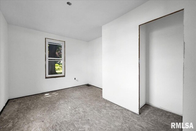 310 W Martin St, Abingdon, IL 61410 - view of carpeted spare room