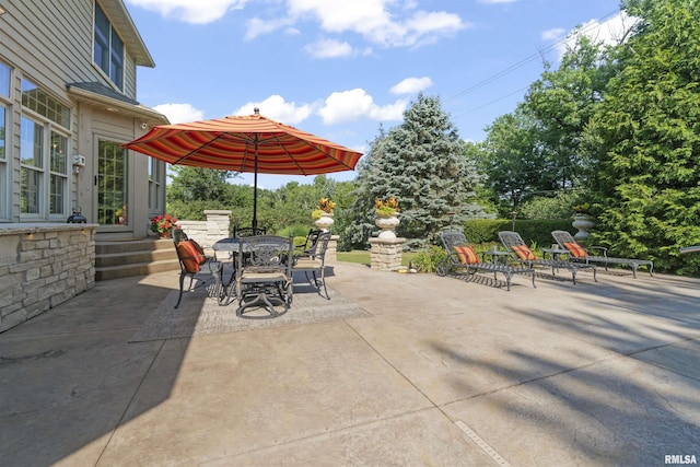 2815 W Windpointe Dr, Peoria, IL 61614 - view of patio / terrace with outdoor dining area and entry steps
