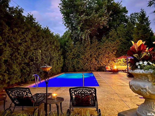 2815 W Windpointe Dr, Peoria, IL 61614 - swimming pool featuring a patio