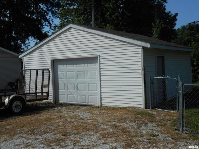 994 N Crafford St, Bushnell, IL 61422 - detached garage featuring driveway