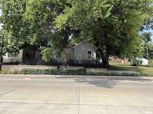 1509 S Western Ave, Peoria, IL 61605 - view of front of house featuring a fenced front yard