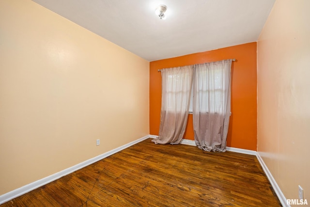 3819 N Saymore Ln, Peoria, IL 61615 - empty room with baseboards and wood finished floors