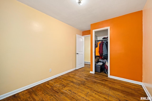 3819 N Saymore Ln, Peoria, IL 61615 - unfurnished bedroom featuring dark wood-type flooring and a closet