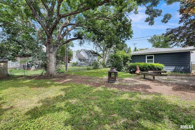 3819 N Saymore Ln, Peoria, IL 61615 - view of yard