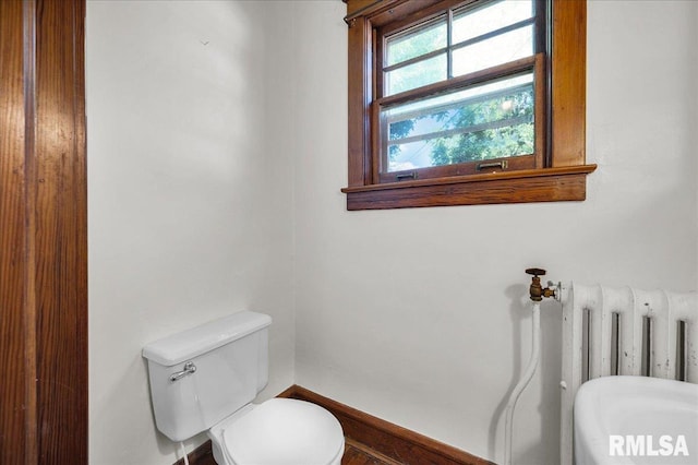 1027 N Maplewood Ave, Peoria, IL 61606 - half bathroom with radiator and toilet
