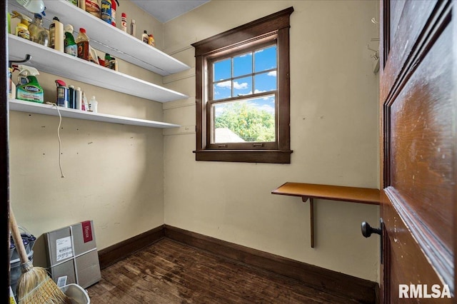 1027 N Maplewood Ave, Peoria, IL 61606 - washroom featuring dark wood finished floors and baseboards