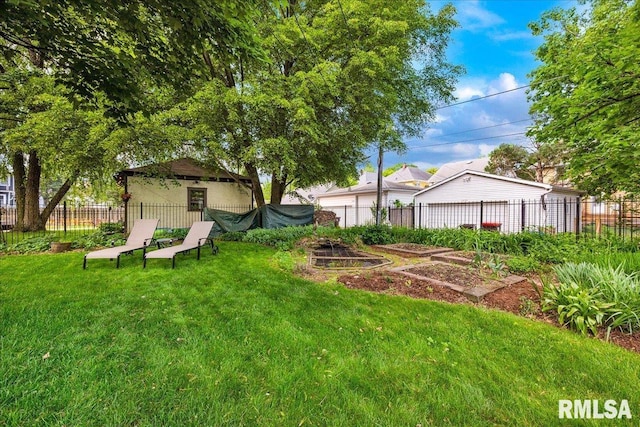 1027 N Maplewood Ave, Peoria, IL 61606 - view of yard featuring a vegetable garden
