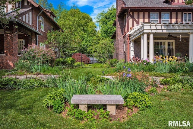 1027 N Maplewood Ave, Peoria, IL 61606 - view of grassy yard with a ceiling fan