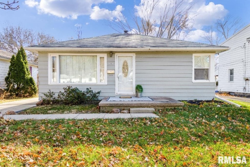 1010 E Corrington Ave, Peoria, IL 61603 - view of bungalow-style house