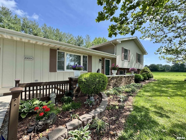 2001 W Jackson St Unit C, Macomb, IL 61455 - view of front of property featuring board and batten siding and a front lawn