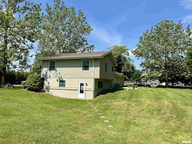 2001 W Jackson St Unit C, Macomb, IL 61455 - view of property exterior with a lawn