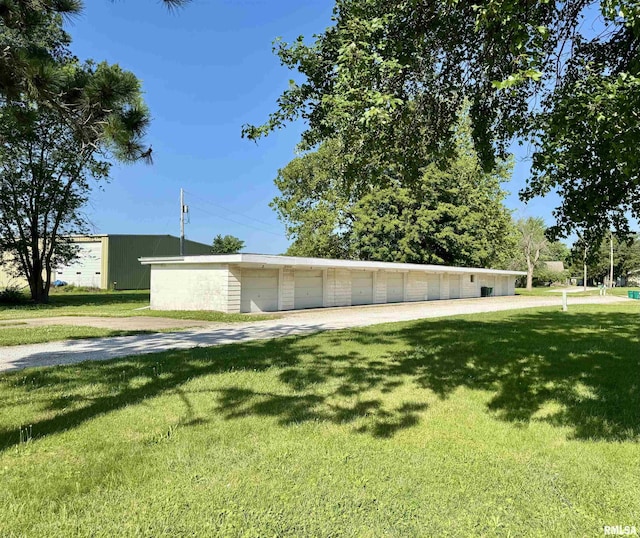 2001 W Jackson St Unit C, Macomb, IL 61455 - view of front of house featuring a front lawn and an outbuilding