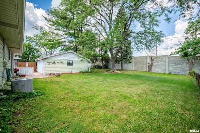 2227 W Westport Rd, Peoria, IL 61615 - fenced backyard with an outdoor structure