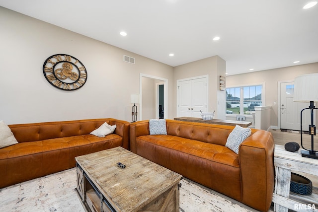 109 E Lee St, Tremont, IL 61568 - living room with recessed lighting